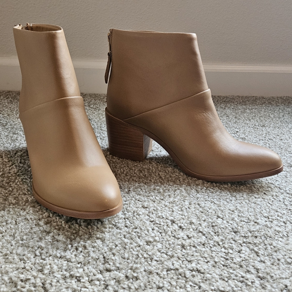 Nisolo Almond Dari Boots NWT